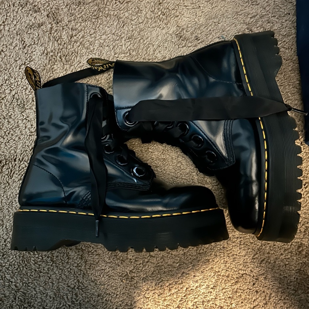 Women’s Dr. Marten Platform Boot Size 8
